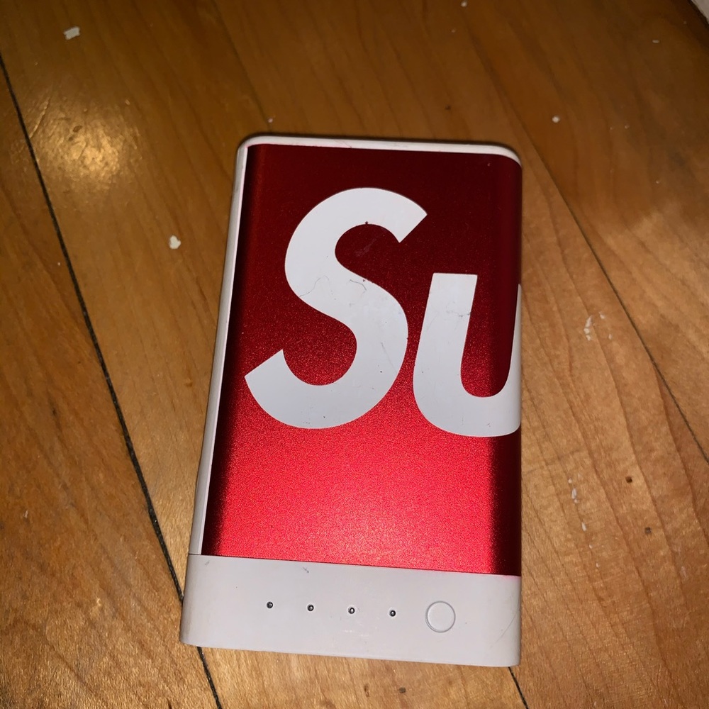 Supreme mophie encore plus 10K charger